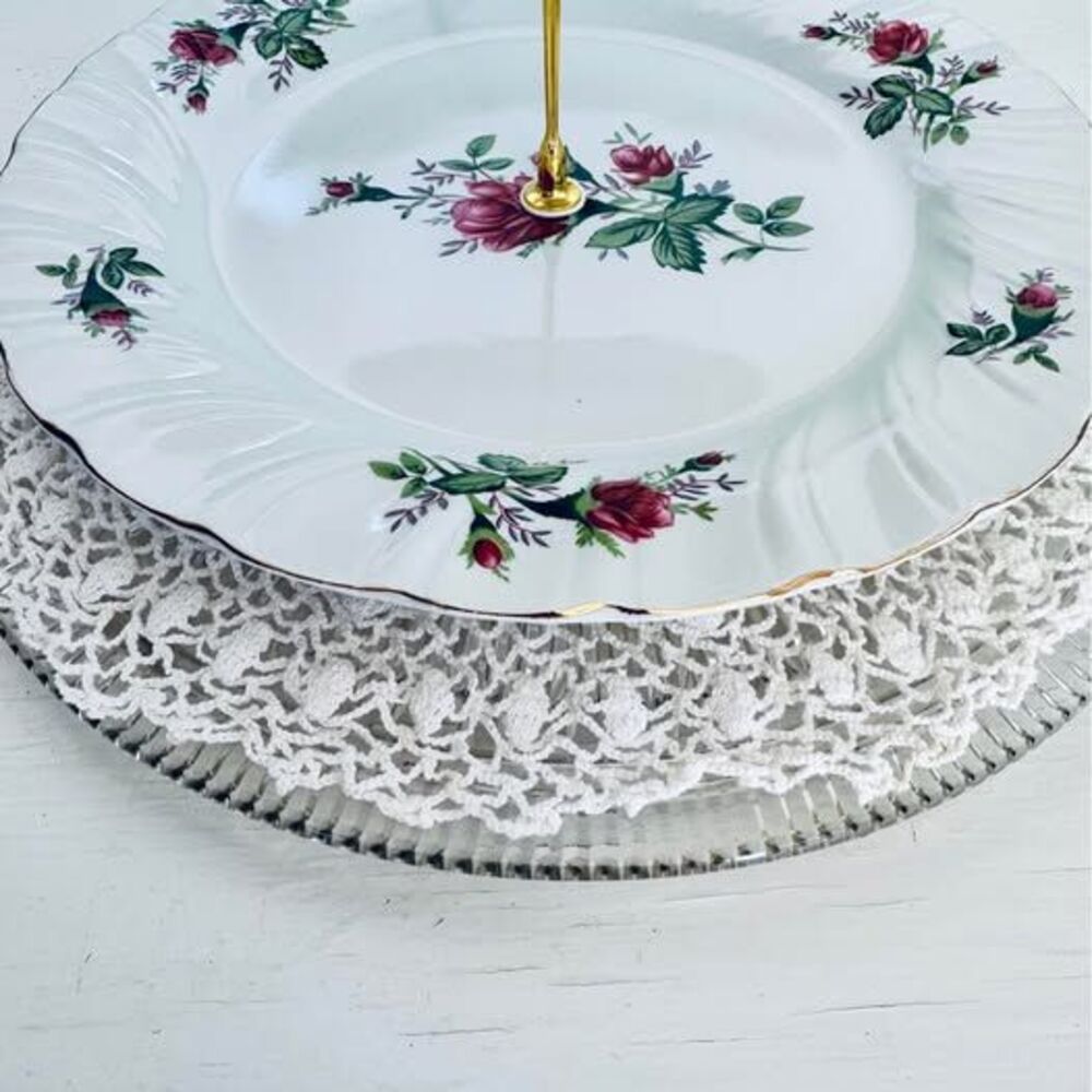 Vintage Lynn’s Fine China 2-Tier Dessert Stand - Victorian Rose Pattern - Picture 4 of 4